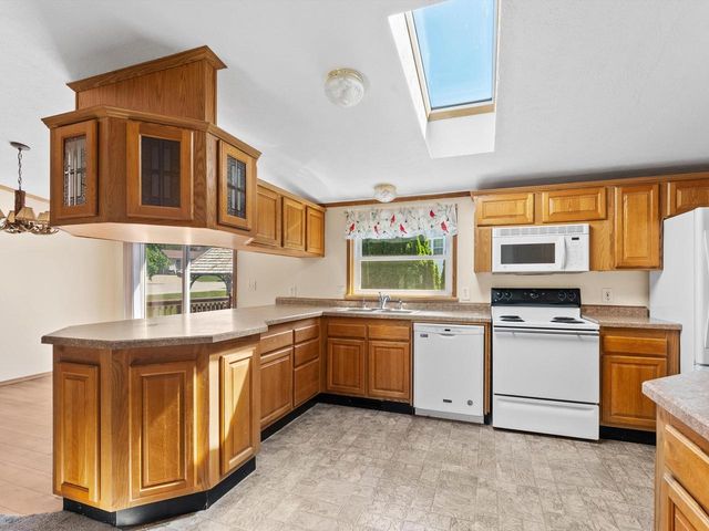 220 N Packer DRIVE, Manitowoc, WI 54220