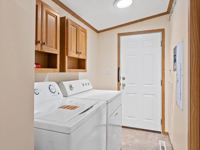 220 N Packer DRIVE, Manitowoc, WI 54220