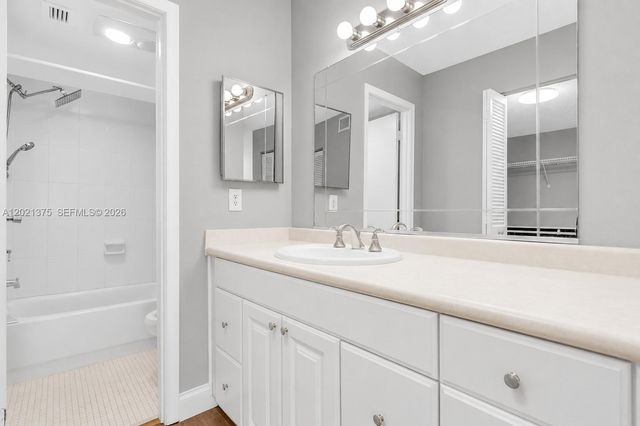 5961 N Falls Cir Dr 309, Lauderhill, FL 33319