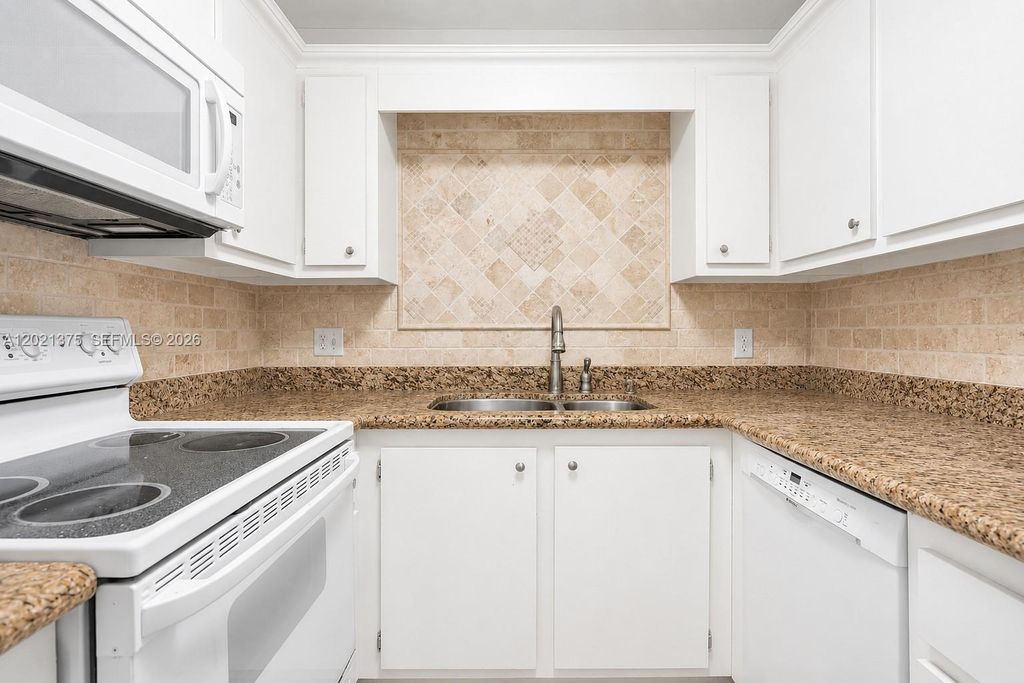 5961 N Falls Cir Dr 309, Lauderhill, FL 33319