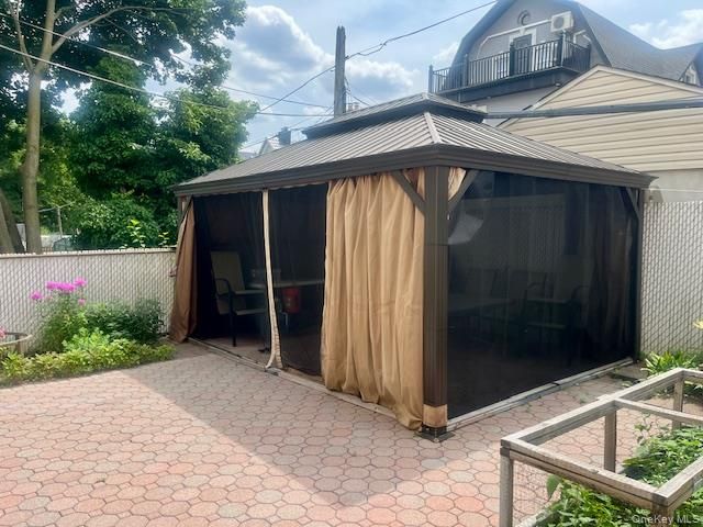 8418 108th Street, Richmond Hill, NY 11418