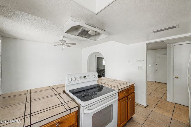 8201 W SELLS Drive, Phoenix, AZ 85033