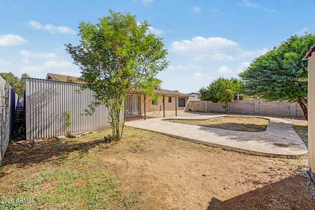 8201 W SELLS Drive, Phoenix, AZ 85033