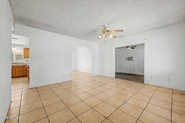 8201 W SELLS Drive, Phoenix, AZ 85033
