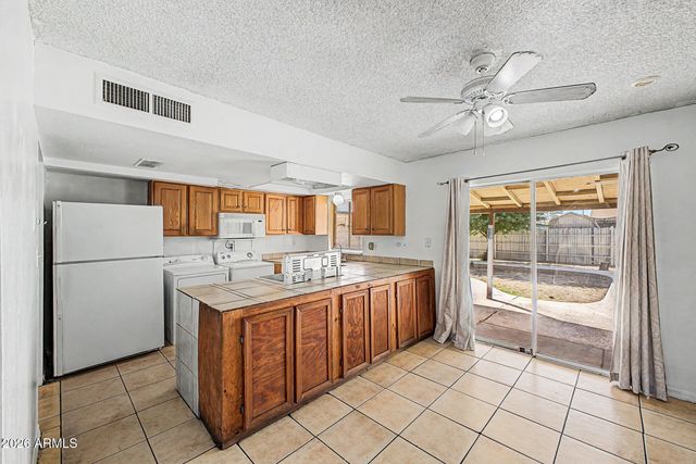 8201 W SELLS Drive, Phoenix, AZ 85033