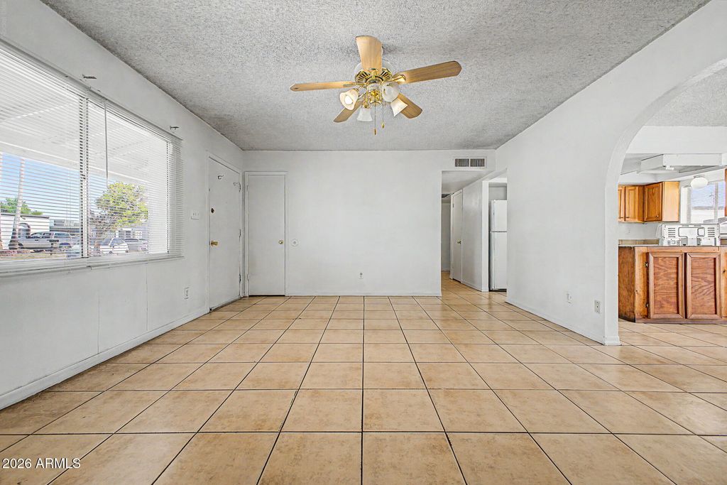 8201 W SELLS Drive, Phoenix, AZ 85033 — photo 5