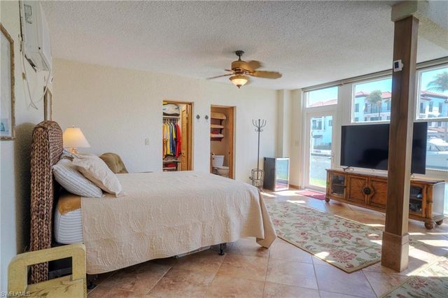 805 River Point DR 103C, Naples, FL 34102