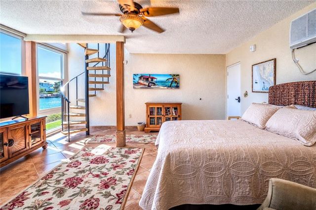 805 River Point DR 103C, Naples, FL 34102