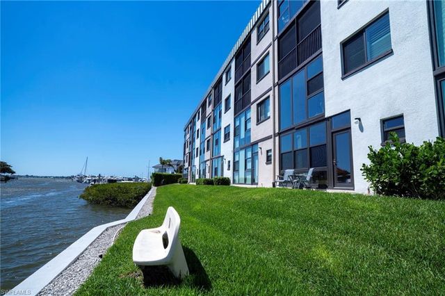 805 River Point DR 103C, Naples, FL 34102