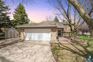 1304 N Tahoe Trl, Sioux Falls, SD 57110