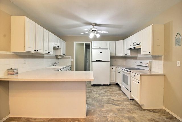 1218 N Wild Turkey Dr, Derby, KS 67037