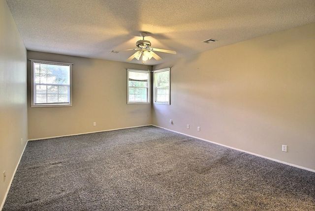 1218 N Wild Turkey Dr, Derby, KS 67037