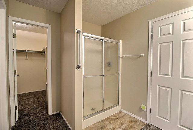1218 N Wild Turkey Dr, Derby, KS 67037