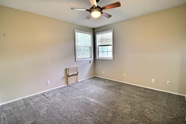 1218 N Wild Turkey Dr, Derby, KS 67037