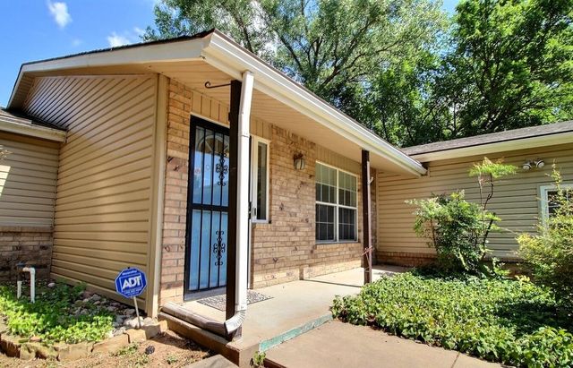 1218 N Wild Turkey Dr, Derby, KS 67037