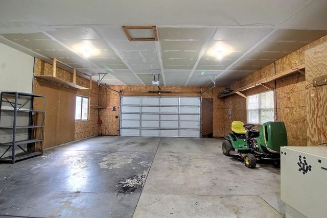 1218 N Wild Turkey Dr, Derby, KS 67037
