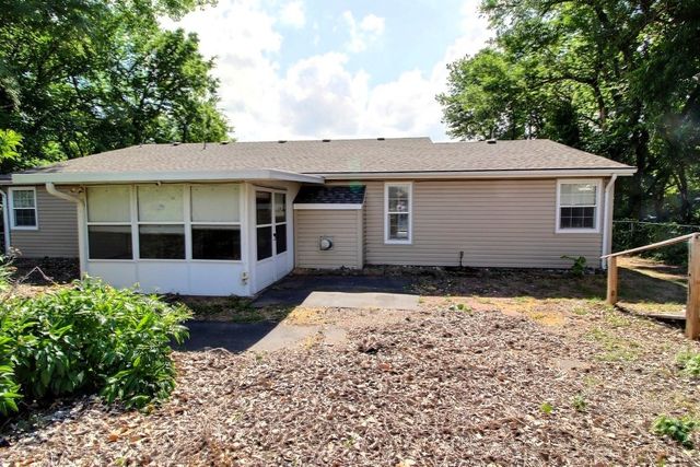 1218 N Wild Turkey Dr, Derby, KS 67037