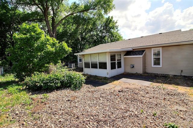 1218 N Wild Turkey Dr, Derby, KS 67037