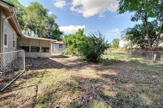 1218 N Wild Turkey Dr, Derby, KS 67037