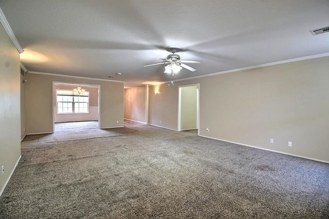 1218 N Wild Turkey Dr, Derby, KS 67037