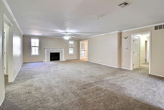 1218 N Wild Turkey Dr, Derby, KS 67037