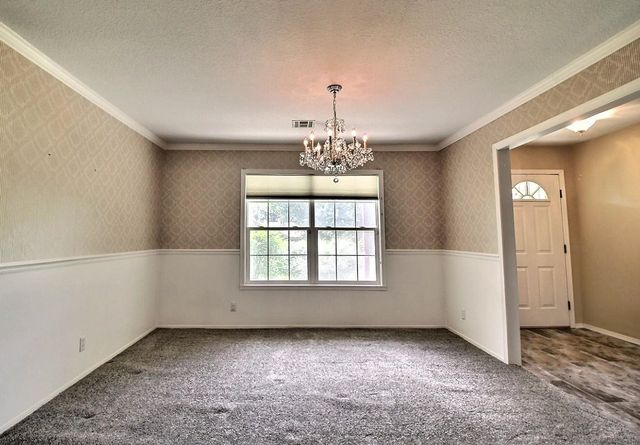 1218 N Wild Turkey Dr, Derby, KS 67037