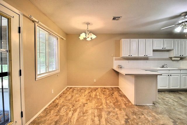 1218 N Wild Turkey Dr, Derby, KS 67037
