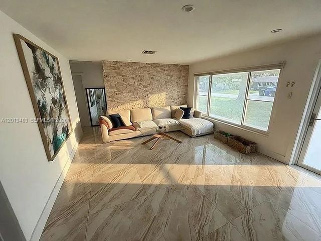 1823 SW 29th St, Fort Lauderdale, FL 33315