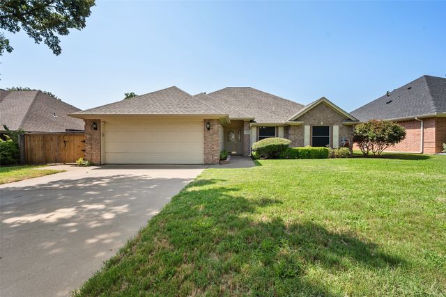 1104 Starling Court, Burleson, TX 76028