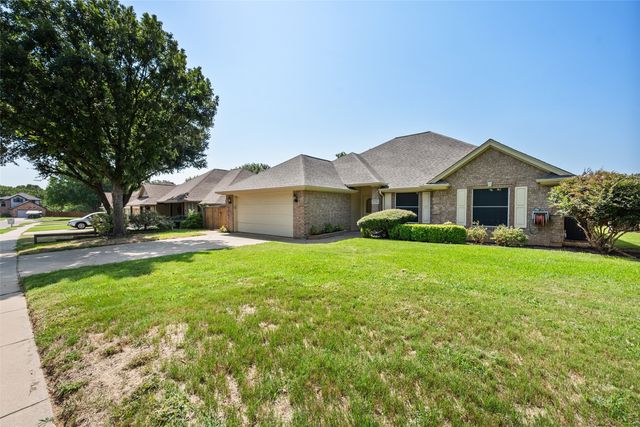1104 Starling Court, Burleson, TX 76028