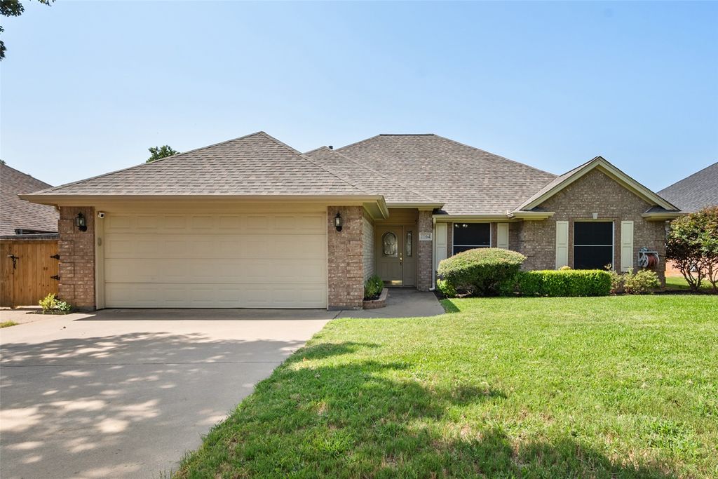 1104 Starling Court, Burleson, TX 76028