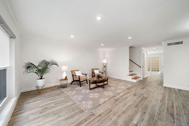 6434 Burgoyne Road 109, Houston, TX 77057