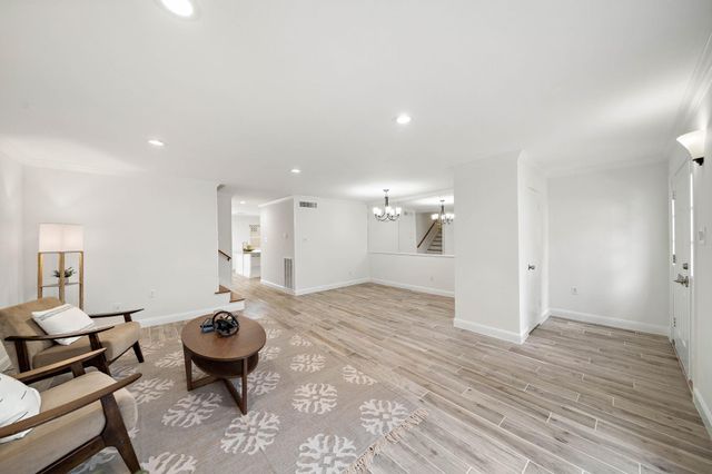 6434 Burgoyne Road 109, Houston, TX 77057