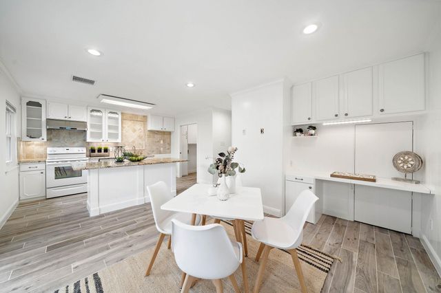 6434 Burgoyne Road 109, Houston, TX 77057