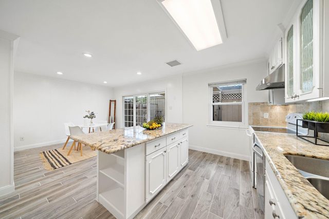 6434 Burgoyne Road 109, Houston, TX 77057