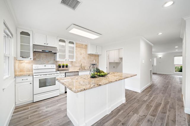 6434 Burgoyne Road 109, Houston, TX 77057