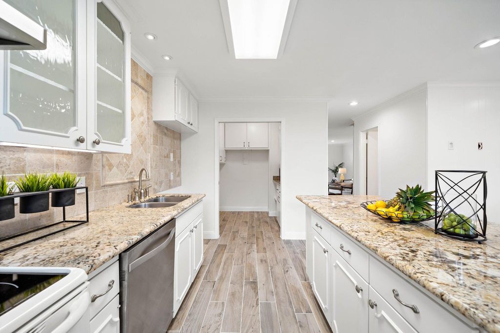 6434 Burgoyne Road 109, Houston, TX 77057