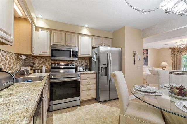 242 Mount Vernon St 6, Lawrence, MA 01843