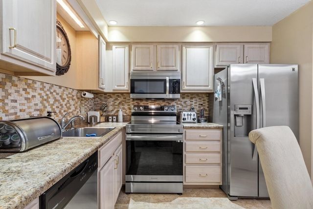 242 Mount Vernon St 6, Lawrence, MA 01843
