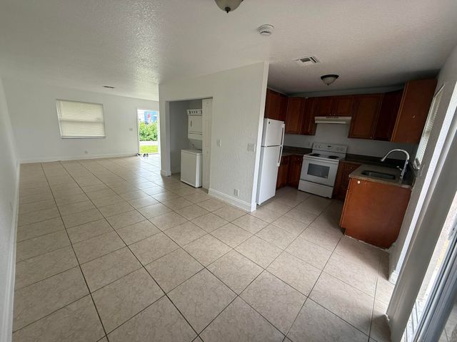 1420 Barton Road 1420w, Lake Worth Beach, FL 33460