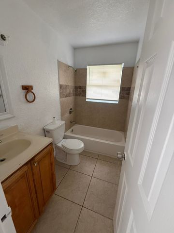 1420 Barton Road 1420w, Lake Worth Beach, FL 33460