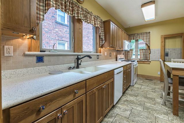 2930 POPLAR Street, Erie, PA 16508