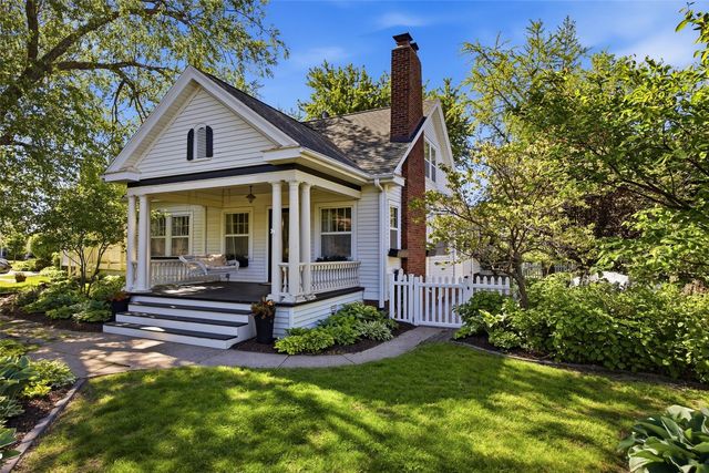 203 25th St Dr SE, Cedar Rapids, IA 52403