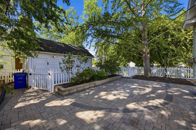 203 25th St Dr SE, Cedar Rapids, IA 52403