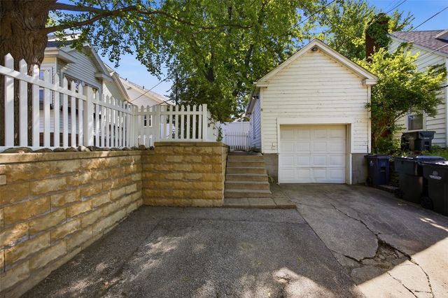 203 25th St Dr SE, Cedar Rapids, IA 52403