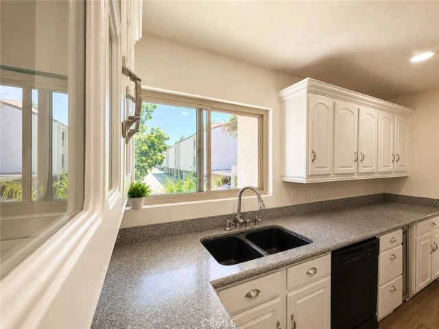 23665 Park Capri 103, Calabasas, CA 91302