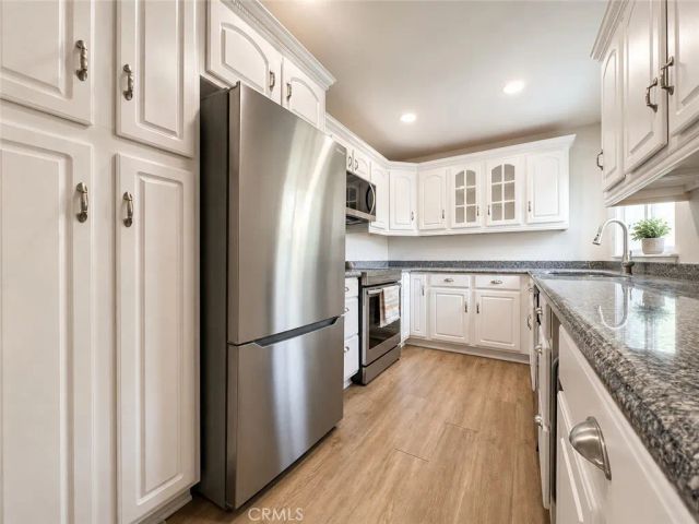 23665 Park Capri 103, Calabasas, CA 91302
