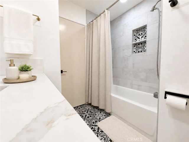 23665 Park Capri 103, Calabasas, CA 91302