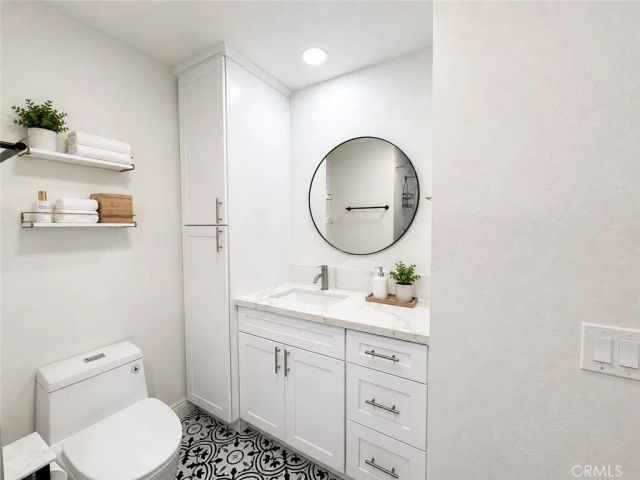 23665 Park Capri 103, Calabasas, CA 91302