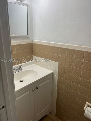 5366 W 26th Ave 121, Hialeah, FL 33016